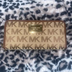 Michael kors wallet